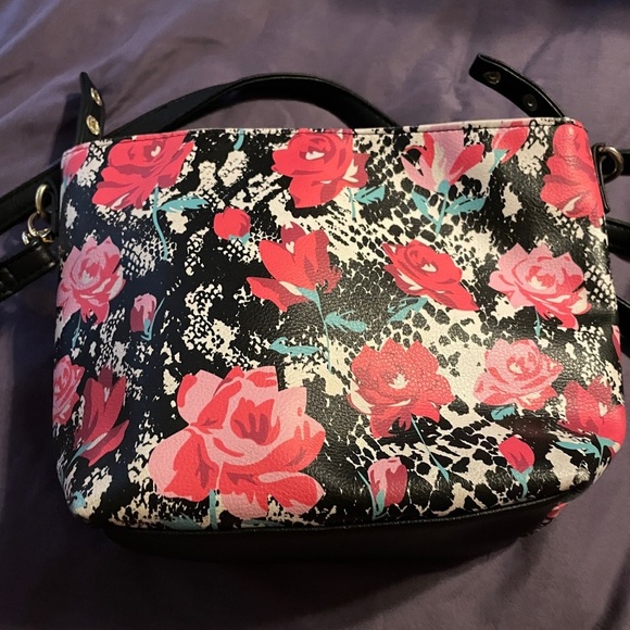 Luv Betsey By Betsey Johnson Beautiful Rose‎ Crossbody - Picture 8 of 9